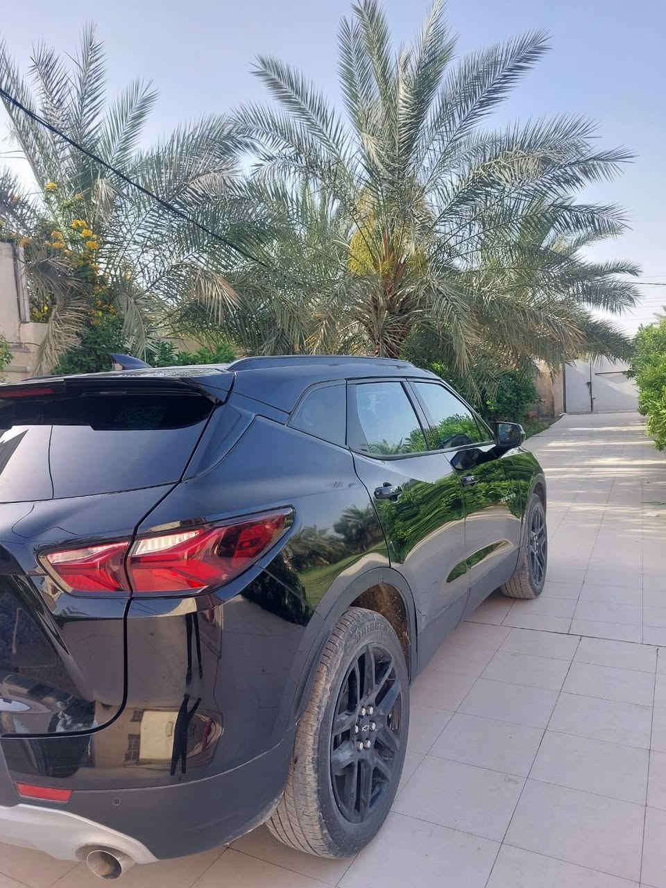 بلايزر 2022 .. 6 سلندر .. محرك ٣.٥ .. 3LT
فول مواصفات .. المواصفات موضحه بصوره 

ماشيه 32 الف 

 السعر 230$ وبيها مجال 

***********

نص مكتوب في الصور:
- 70% 5:53 عرض السعر نعم الوصف الهاتف *********** مواصفات مستشعر وقوف كاميرا 360 سقف بانورامي تثبيت السرعة بصمة تدفئة المقاعد مرايا جانبية كهربائية شاشة مراقبة النقطة العمياء نظام المفتاح الذكي نظام فرملة الطوارئ نظام بدء التشغيل المصابيح الأمامية ليد مقاعد كهربائية أندرويد أوتو التشغيل عن بعد أبل كاربلاي 4x4 فرامل الوقوف الإلكتروني ذاكرة المقعد تحذير مغادرة المسار وضع القيادة التحكم الإلكتروني في الثبات نظام بوز الصوتي مثبت السرعة التكيفي سقف أسود زر التشغيل صندوق بدون استخدام اليدين مقعد تنبيه السلامة إزالة تعديل
- Thursday, June 6, 2024
- 12 Photos