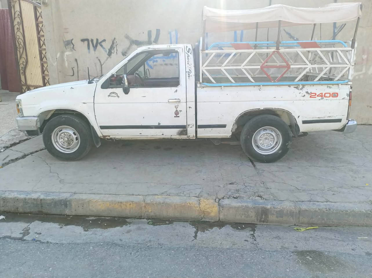 السلام عليكم بكام نيسان موديل 98 رقم جديد مصطره كابون بانزين الشرعي موجود السعر 30 وبي مجال للطيبين تواصل خاص مفتوح ورقم التلفون ***********
