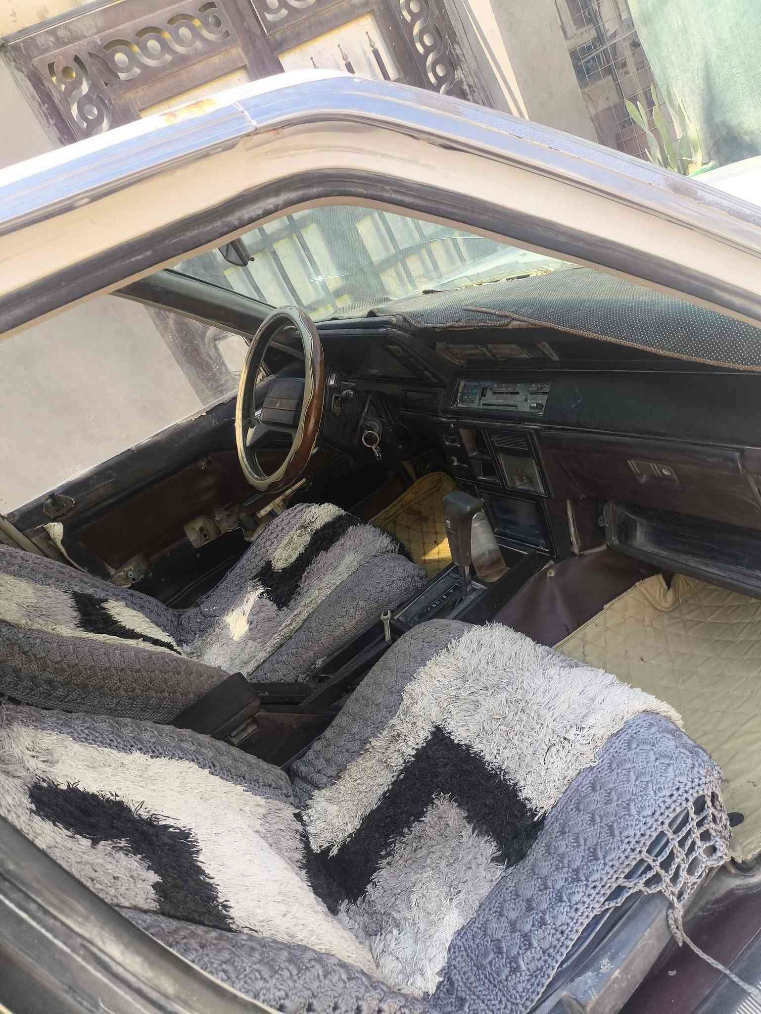 السلام عليكم سوبر للبيع موديل 85 رقم بغداد سنويه 28تحويل ثاني يوم وكاله ام البالكوت بسمي محرك فيفتي جديده فيشه وحده السياره شلعه تشك الكاع يرايدله تلكيط اخياس السعر 25 وبيه مجال رقم الهاتف ***********
