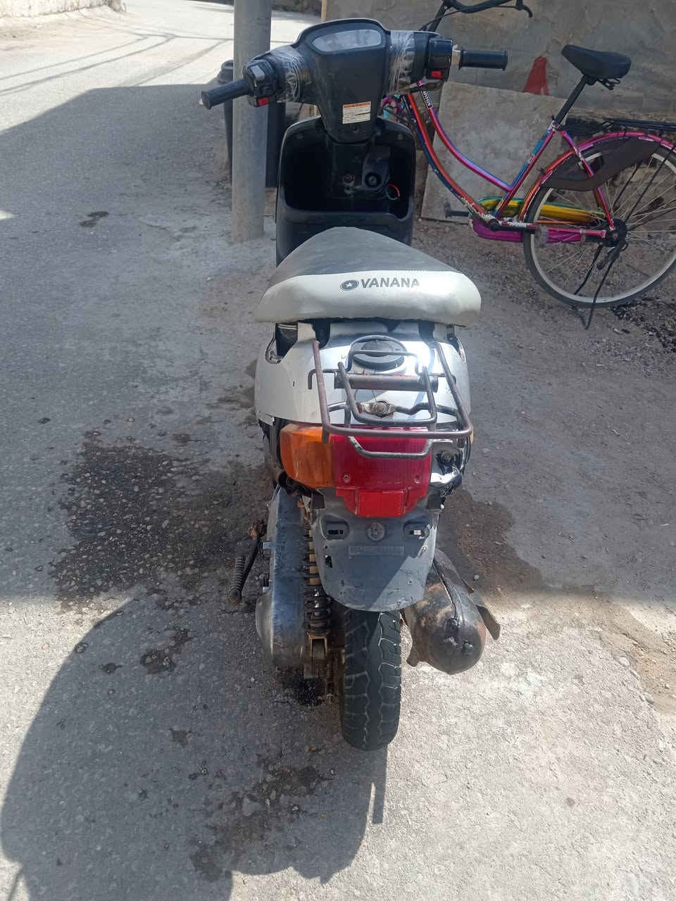 سلام عليكم دراجه بطه للبيع الدراجه امجفته استوه صار عشر تيام من جفتته نضيفه اوسرعه ناعمه الاستفسار عل رقم *********** مامتواجت عل فيس
