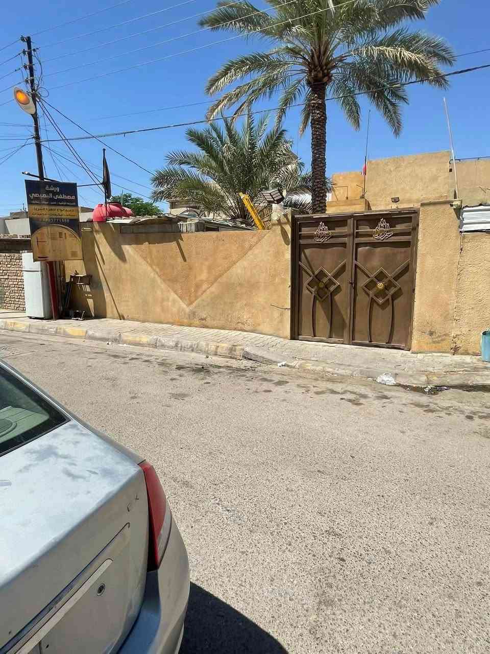 ‏ الدار للبيع ￼￼ في كربلاء حي العسكري قطاع 13
‏المساحة 261 م طابقين 
‏ استقبال + صالة +غرفة نوم+ مطبخ حار بارد + حمام خارجي + حمام داخلي + 
ال‏طابق الثاني غرفة نوم 2+ صاله+ حمام + 

‏￼ اتصال***********
