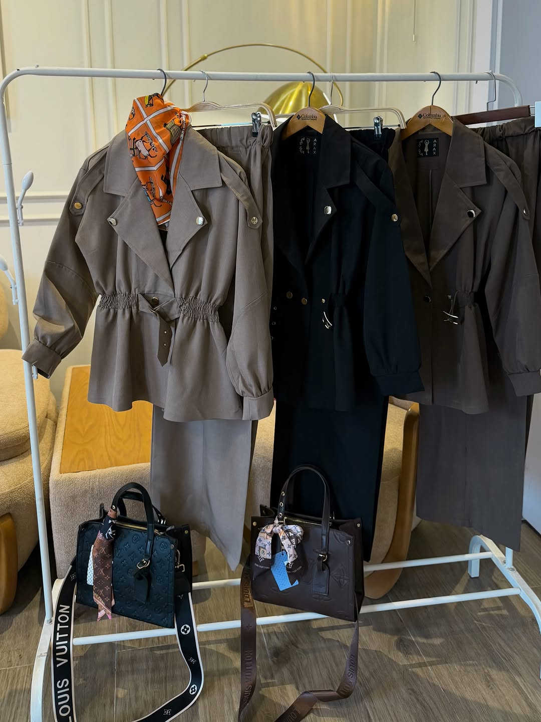 new collection set ✨🍁🍂🐎🏇🍁

شوفولي جمال السوت الي واصل 😍😍😍

متوفر سوت انيق جدااا 
بأمكانك تلبسيه بطريقة الرسمي مع كعب 
وايضاً كاجول مع شوز سبورت 🦋🦚☕️🤎

خامة فخمة جداا

مطعم بأكسسوار ذهبي طلاء ثابت 

ملاحظة الحقيبة مع السكارڤ متوفر ايضا 

العدد محدود 

يوجد توصيل 🚚 سريع إلى كافة أنحاء العراق 🇮🇶 

#set #outfits #explorepage #style #outfit
