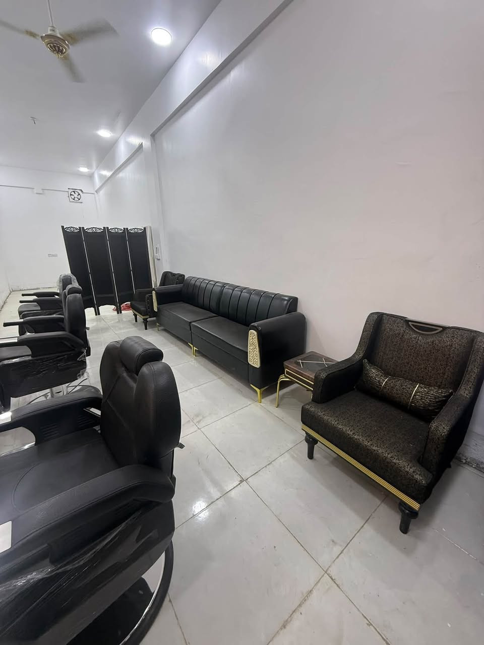 📢🔥 فرصة للبيع – محل حلاقة جاهز بالكامل 💈✂️
🔥🔥السعر ٤ ملايين وبي مجال 🔥🔥

للبيع محل حلاقة مرتب وجاهز للعمل مباشرة، ومتوفر بيه كل ما تحتاجه حتى تبدي شغلك بدون تعب وتجهيز من الصفر 👌

📍 العنوان:
حي الوحدة – قرب كلية المدائن – مجاور كوفي الجامعة

🔹 سبب البيع: بسبب عدم التفرغ وإدارة المحل

✨ فرصة ممتازة لأي شخص يريد مشروع جاهز ويباشر شغله مباشرة.

📞 للاستفسار والتواصل:
***********
