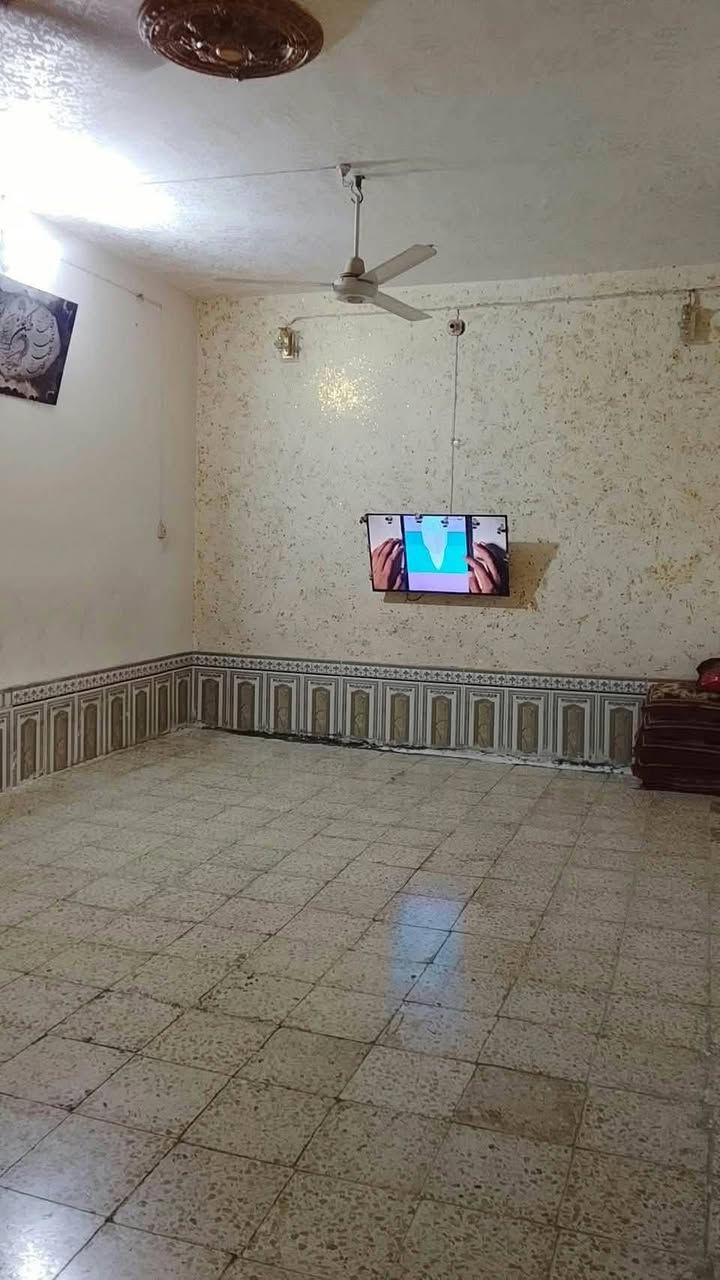 السلام عليكم بيت مساحته 200للبيع  العنوان الچلبيه يم مدرسة الخلاني الواجهة 2 ونص يحتوي على غرفتين وصاله واستقبال ومطبخ وللستفسار الاتصال على الرقم  ***********
