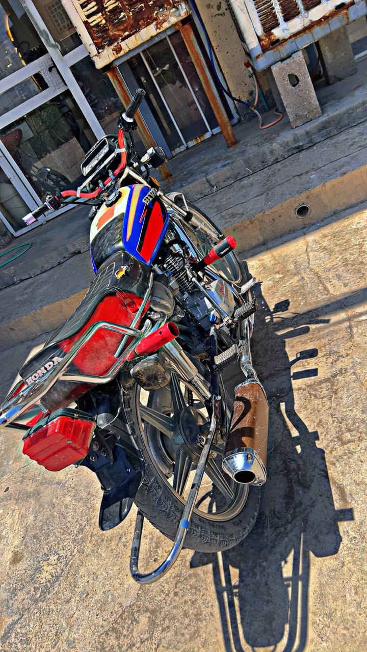 ايراني 5كير مثل ما شوف بل صوره دراجه نضيفه صبانه ماحطين عليها تنكر صلف و تطلع السعر 550وبيها مجال للشراي واتساب ***********
