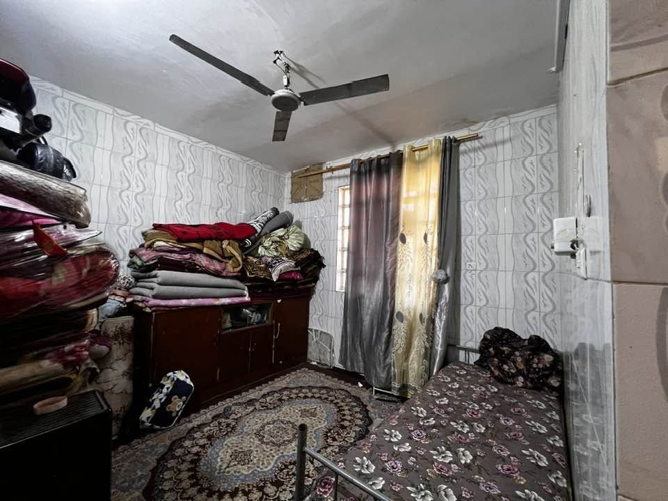 السلام عليكم 

🏠 منزل للبيع

للبيع منزل في ١٧ قرب مدرسة الصديق قريب محطة القادسية ، موقع مميز وهادئ وقريب من الخدمات.

📐 المساحة:٢٠٠ ** متر**
🏡 عدد الطوابق: ٢
🛏️ عدد الغرف: ٤ وستقبال وهول
🚿 عدد الحمامات: ٢ داخلي وخارجي
📄 السند: طابو صرف

💰 السعر: ١٥٠   وقابل للتفاوض للجادين.

📞 للاستفسار والتواصل:***********

للجادين فقط، والله يرزق الجميع 🤲
