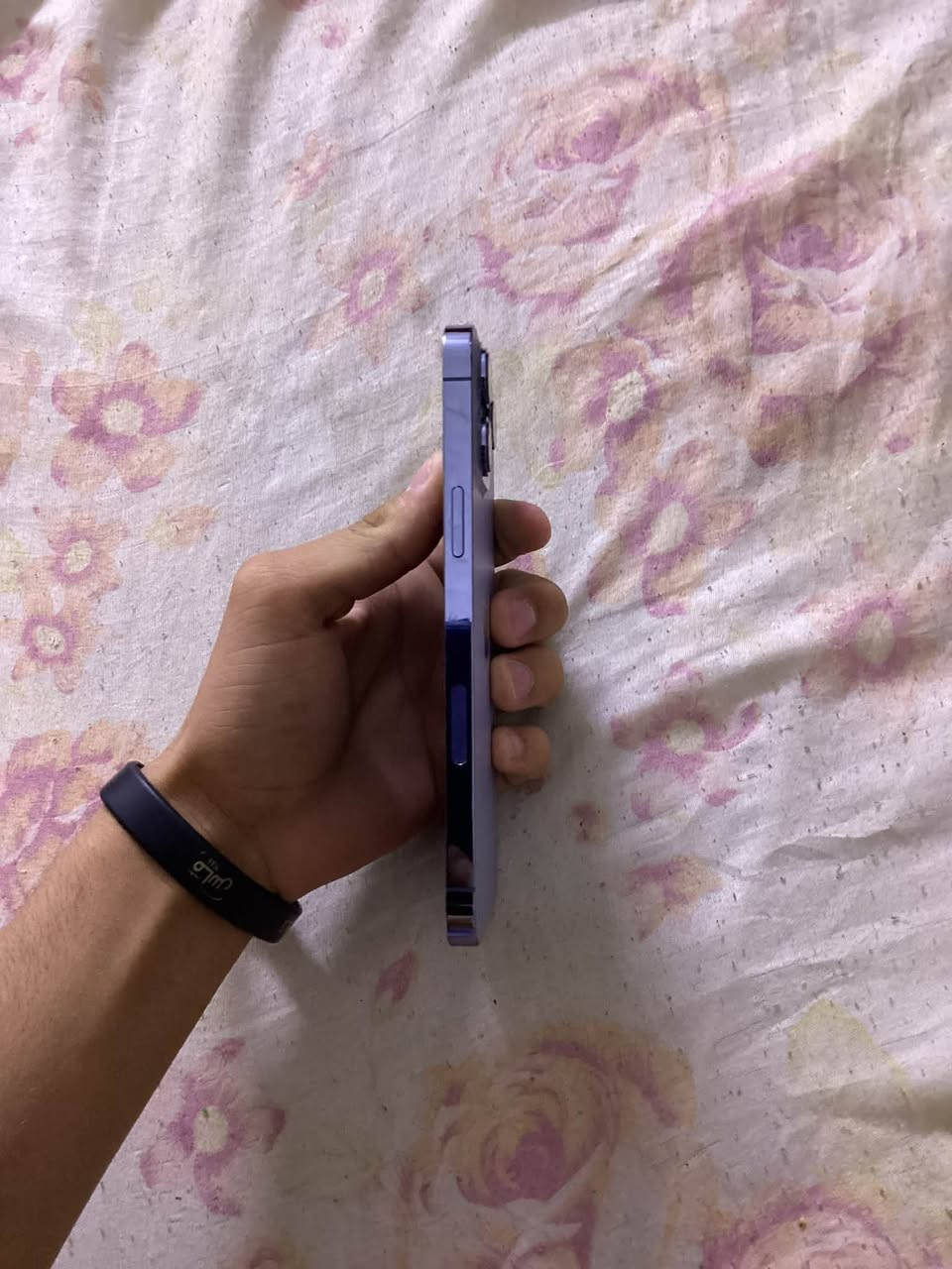 السلام عليكم ايفون 13برو ماكس كل شي ما مبدل بي بس هاي الضربه الي بل شاشه ابد ما مثره الجهاز يخبل بس وكع من ونكسرت الشاشه بأطره 91(بلادي)ذكاره256 قيم بل يرضي الله وشعندك مراوس ايفون نزل رقم***********بغداد مدينه الصدر
