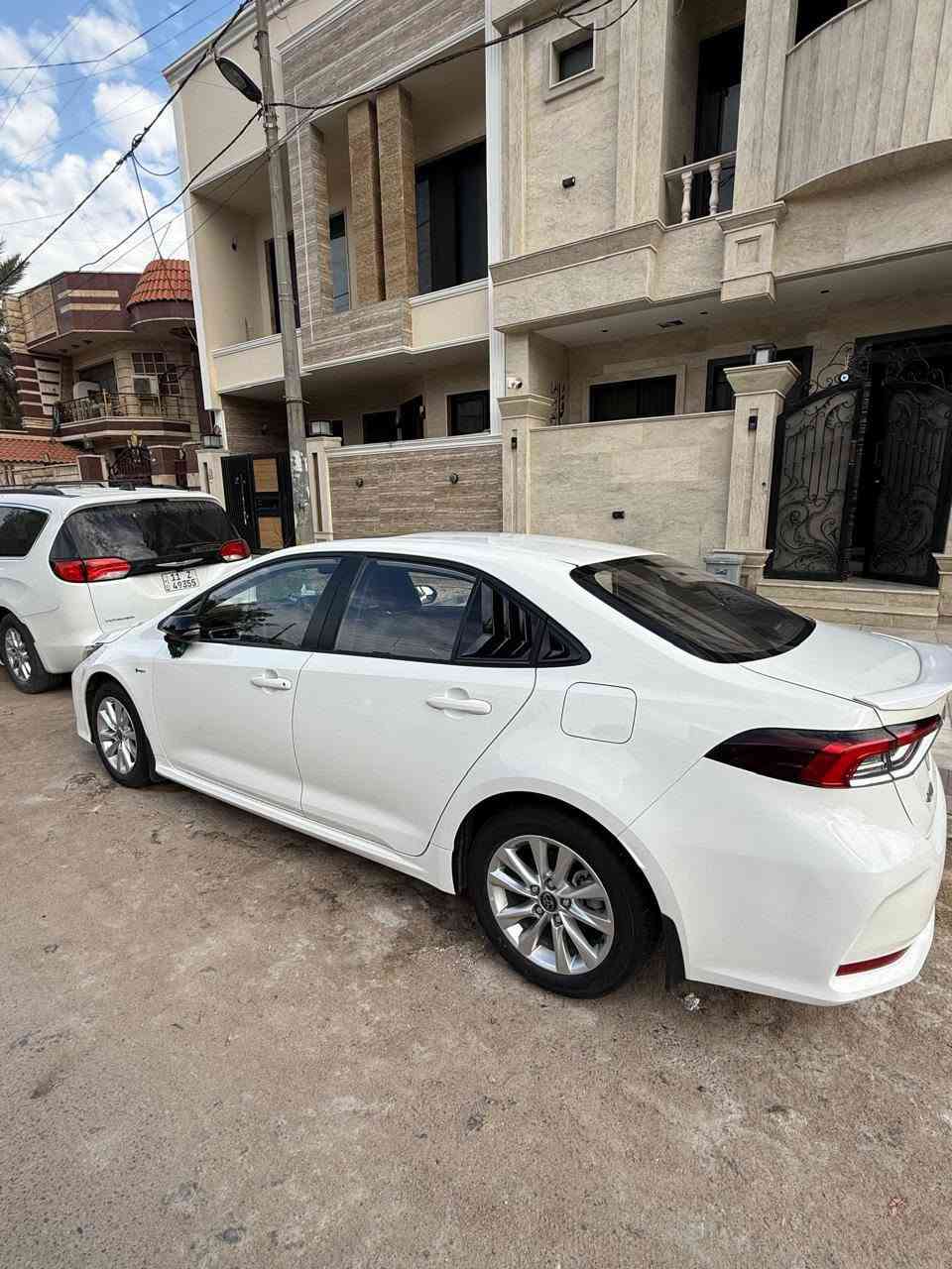 كورلا شكل خليجي هايبرد موديل ٢٥ 
سياره جديده ماشيه ١١ ألف بعدها وكالة 
وبانزينه كل محسن ودهن مالته كل من شركه 
تيوته إلي عل سريع محمد قاسم وعندي وصولات 
دهن كل ٥٠٠٠ ابدله و سياره بسمي تحويل ثاني يوم 
سعره ١٦٠ ورقه 
ومكاني كاظمية 
رقمي ***********
