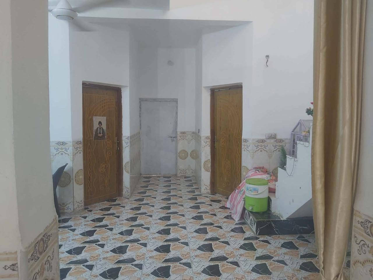 السلام عليكم دار للبيع طابوا اسهم العنوان ناصرية شارع السفينة خلف جامعة الامام الصادق شارعين مقابل الملعب الخماسي الي على الشط شارع قمر بني هاشم قبل شارع القاضي فرقد   المساحة 190متر تفاصيل البيت بناء طابوگ عكاده ستارة ثرمستون السطح شتايگر غرفتين صالة واستقبال مطبخ مناور ثنين حمامام 2طارمة حديقة البيت كله سراميك البيت نظيف وكامل خدمات الإنترنت كهرباء وماء والمجاري السعر 130
 وباقي التفاصيل اتصل على *********** او المراسلة
