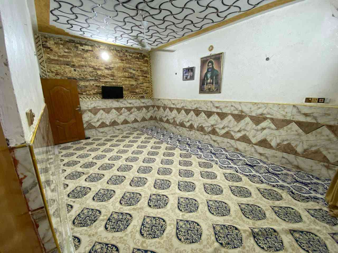 ياالله
سلام عليكم 
البيت البيع طابو صرف
مساحه ((200)) متر بناء عكاده
طابق ونص 
يحتوي على استقبال وصاله عدد ٢
مطبخ غرفتين نوم صحيات داخليه 
صحيات خارجية
طابق ثاني غرفتين نوم وصاله كبيره 
وصحسات كامله الماجديه سيد عاشور 
استفسار اتصل برقم 
((***********)) ((***********)) اخوكم إبو عراق....
