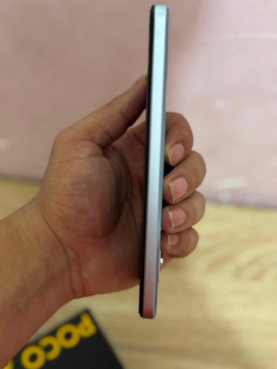 جهاز POCO  X4 GT
ذاكره 256 /يشغل ببجي 90فريم

إصدار 14 /ملحقاته كارتوه وشاحنه مالته اصليه 

(سعر 225 وبه مجال)

اتصال /***********
