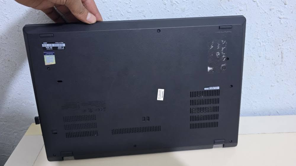 السلام عليكم 
شباب لابتوب لينوفو 
مواصفات موجوده بالصور 
رام 16 
هارد 256 
كور i5
الجيل العاشر 
استخدام كلش قليل 
نظافه 95 بالميه 
*********** عمارة, ميسان
