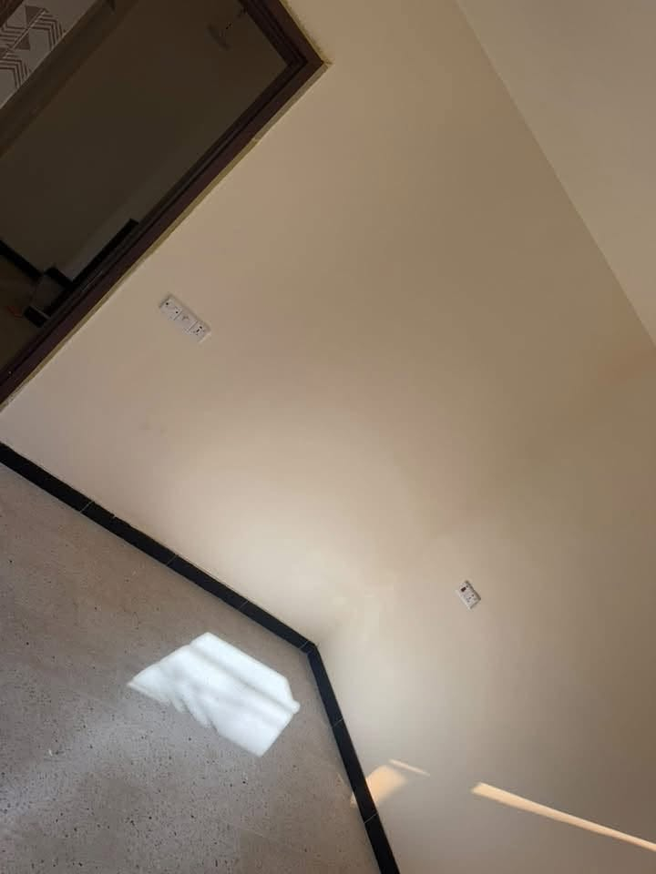 سلام عليكم بيت بدوره بشارع دجله. يعني بضهر المول مساحه 60واجه 7ونص ونزال 8. ابيع او مراوس  واطني فراق  بشارع الحشد اذا اكو حت لو 50متر***********
