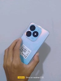 الموبايل نضيف تماما والشاشة ما بيها ولا اي ضرر لكن اكو طخة بسيطة لا يم...