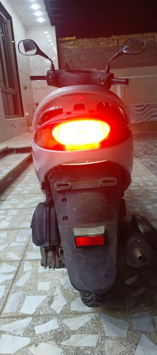 السلام عليكم
بريز للبيع جديدة كلش مال رمبة صارلها شهر من نازلة برغي مامفتوح بيها

كلها ختم واحد حتى المرايات 

سعرها 900 وبيها مجال بسيط 

مكاني بغداد 

***********
