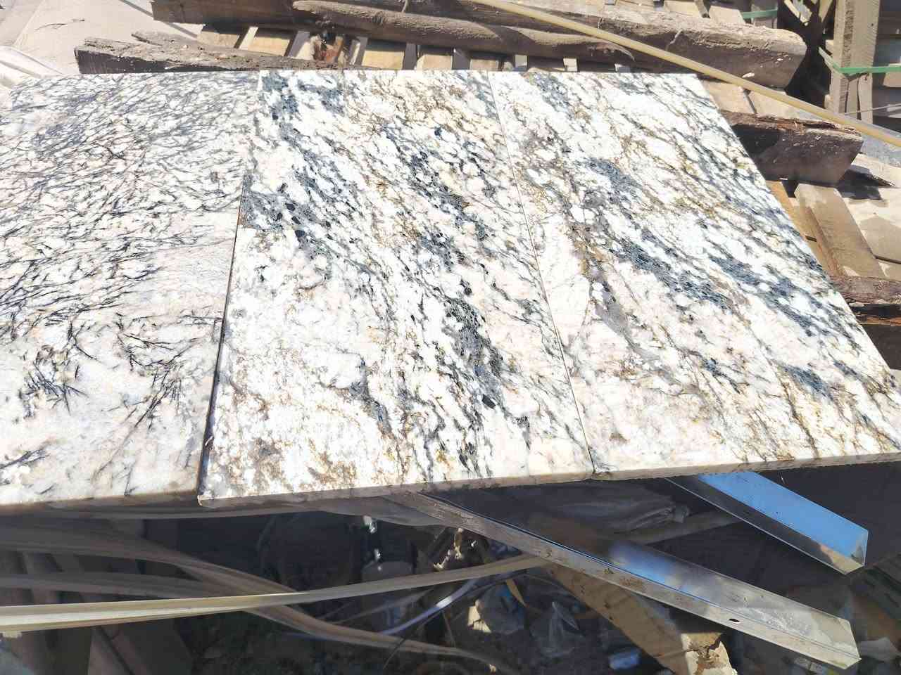 موجود كرانيت هندي سوبر كميه محدوده قياس 60*60 او موجود 60*30السعر 30الف عراقي عنوان بغداد جرف النداف رقم الهاتف ***********
