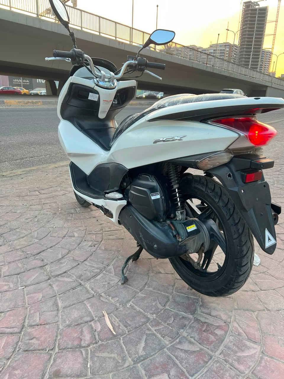 دراجه pcx  جيل اول مكينه  125
ماشيه (36) الف 
  دراجة  كلها ابلاديه شرط النضافه دراجهة مال رمبه المديل 2016 ماخذها رمبه  يعني مو مال شارع دراجه 
حساس ازدحام سويجات ٢ الدراجه كفاله عامه الدراجه على ايدي شوفت عينك ياباني الاصليJF جديده مكاني 
بغداد  المنصور اي استفسار 
هاذ رقم مابيه وتساب 
***********

