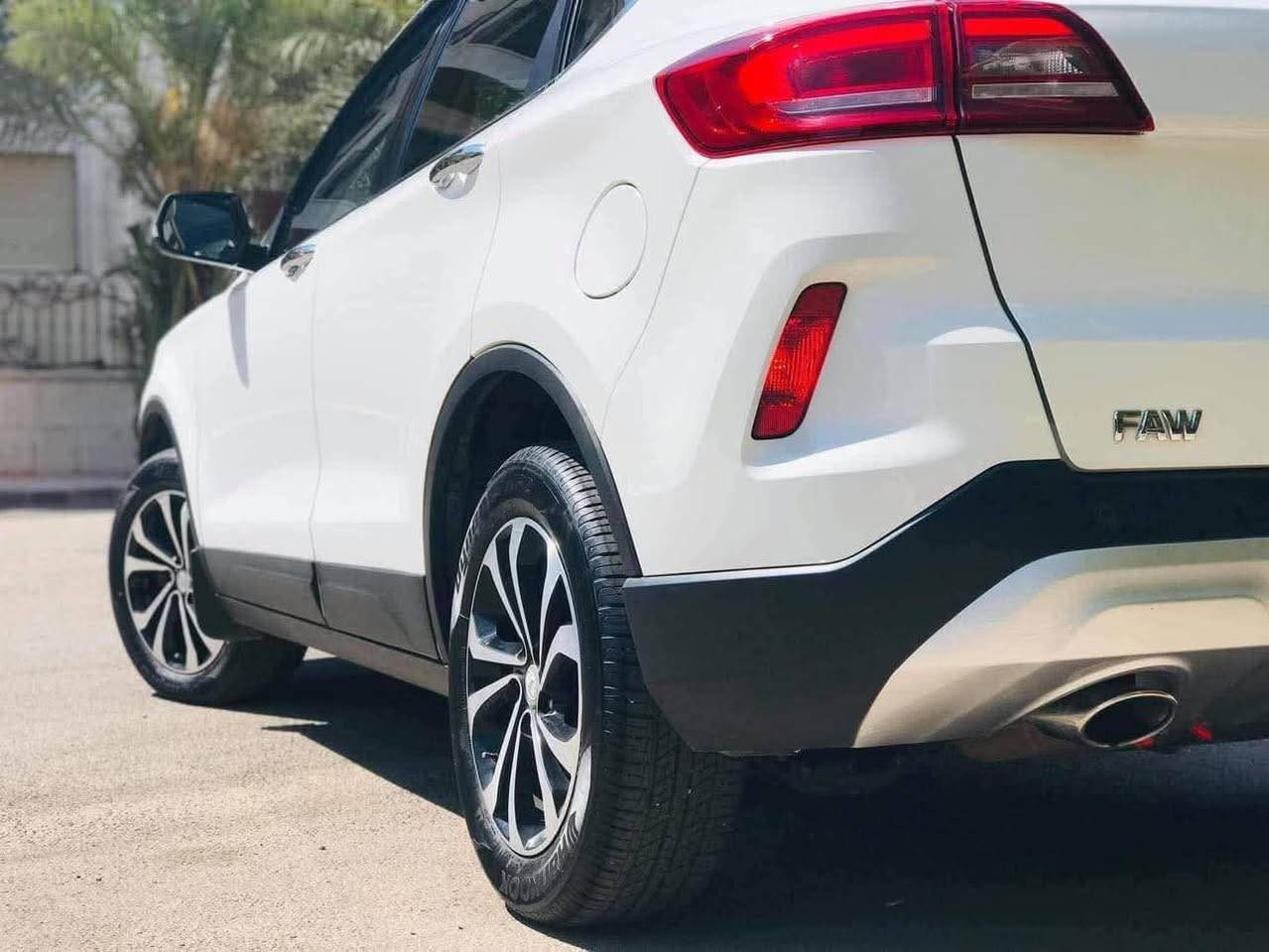 سلام عليكم سيارة فاو x80 للبيع 
سيارة جديدة موديل ٢٠٢١ 
فول مواصفات 
فتحة بالسكف 
اشارة بالمري 
محرك ٢٠٠٠تيربو 
مري كهربائية 
شاشة كبيرة 
رقم بغداد
ماشي 110الاف كم
السعر 100
*********** اكر, نينوى
