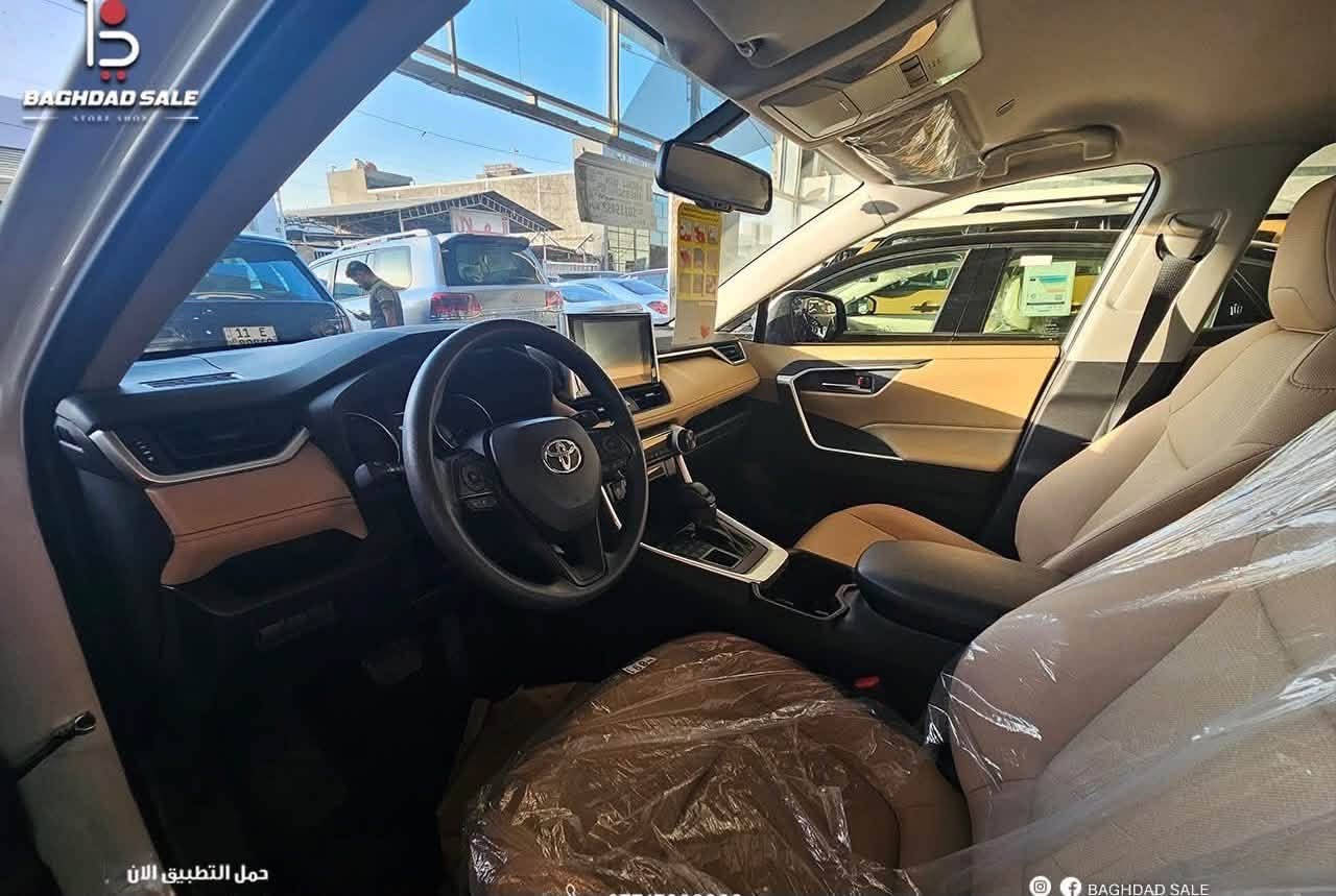 تويوتا راف فور 2025 – خليجي وكالة ساس
Toyota RAV4 2025

🌍 المدينة –  بغداد –الكراده 

•   🛣️  المسافة المقطوعة    - زيرووووو مرقم بغداد ومثبت لوخات 

💰 السعر:47،00000 مليون عراقي 

✅ المواصفات :

🚗 النوع: تويوتا راف فور
📅 الموديل: 2025
🎨 اللون: أبيض
📍 الكيلومترات: زيرو

⭐ الحالة: ممتازة – بدون حوادث
🌍 المصدر: خليجي
⛽ الوقود: بنزين
⚙️ المحرك: 2.4 لتر
🔩 4 سلندر
🔧 الجير: أوتوماتيك
🛞 الدفع: أمامي 2WD

• شاشة لمس
• بلوتوث
• Apple CarPlay
• Android Auto
• كاميرا خلفية
• حساسات أمامية
• حساسات خلفية
• تشغيل بصمة
• دخول ذكي بدون مفتاح
• مثبت سرعة
• شاشة معلومات للسائق
• مكيف أوتوماتيك
• شاحن لاسلكي
• منافذ USB متعددة
• مرايا كهربائية قابلة للطي
***********

نص مكتوب في الصور:
- BAGHDAD SALE
- BS BAGHDAD SALE
- BAGHDAD SALE STORE SHOP حمل التطبيق الان BAGHDAD SALE