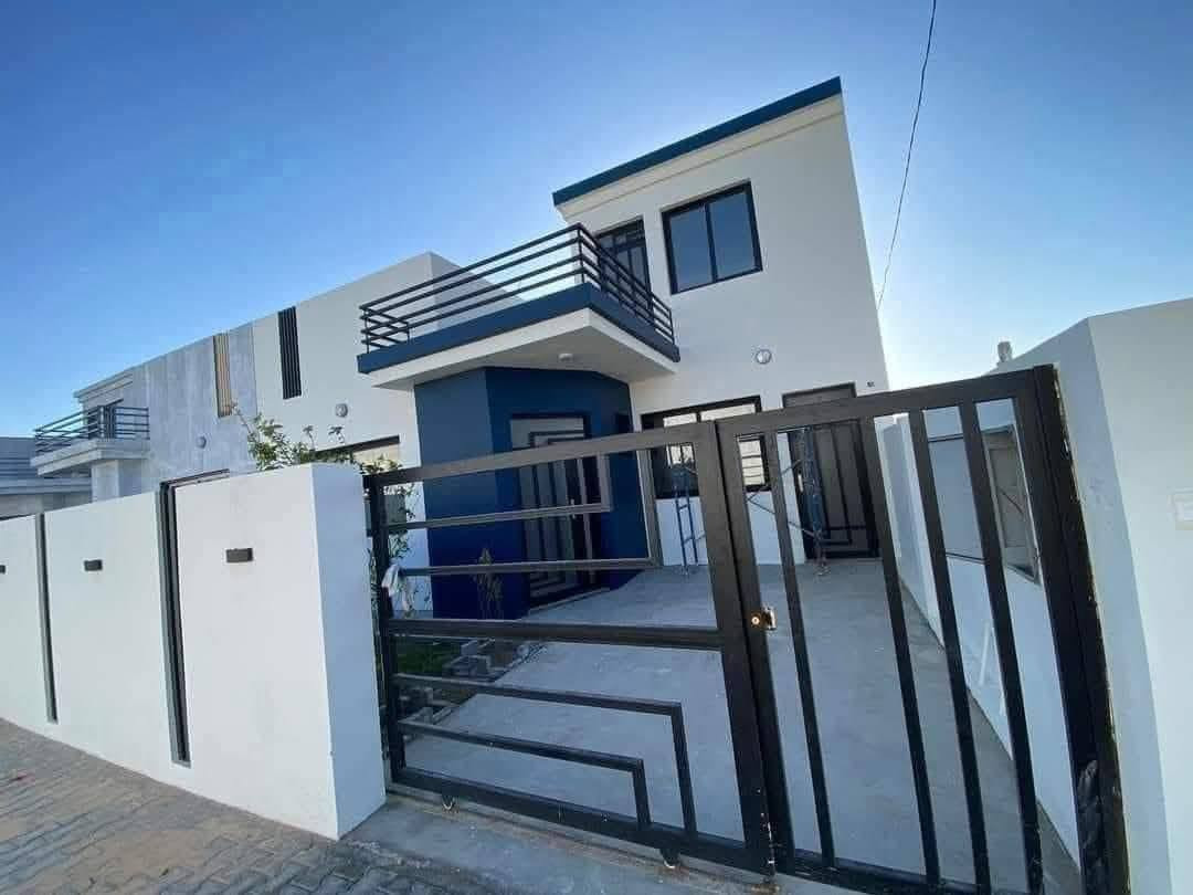 🏡 دار للبيع في مجمع النخيل السكني – فرصة سكنية واستثمارية مميزة

📍 المساحة: 200 م²
🏠 التفاصيل: طابقان، 3 غرف نوم، صالة، غرفة استقبال، مطبخ، كراج، وحديقة.

⭐ مميزات الموقع:

- على السنتر التجاري مباشرة.
- قريب من المدرسة.
- قريب من الحديقة.
- موقع حيوي ومناسب للسكن والاستثمار.

💰 السعر الكلي: 162 مليون دينار.
✅ الواصل: 57 مليون فقط، ويباع بتطلوعة مناسبة جداً.

لا تفوّت هذه الفرصة المميزة، سواء كنت تبحث عن منزل راقٍ لعائلتك أو استثمار مضمون.

📞 للتواصل والاستفسار:
*********** 
***********
