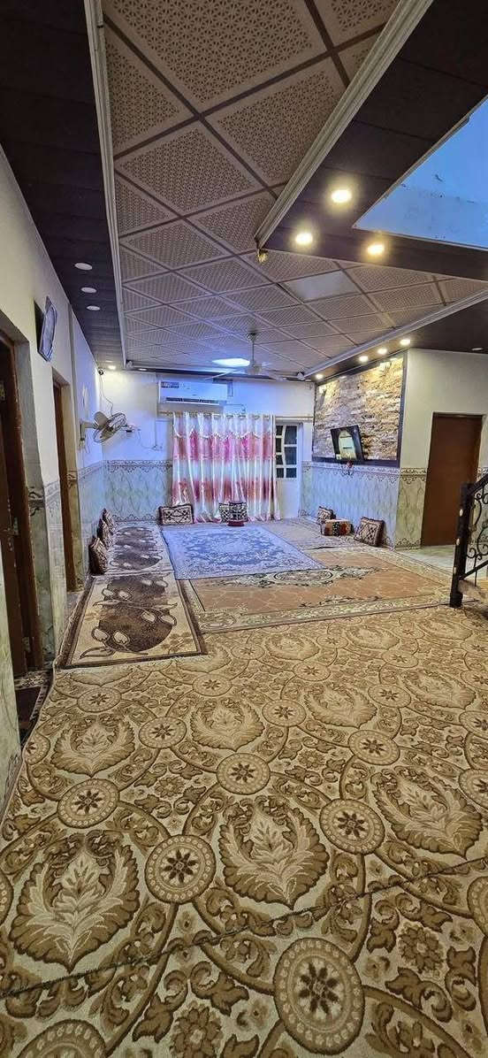 بيت للبيع مساحه 200 متر  طابو زراعي سند ٢٥ اقرار محكمه يتكون من طابقين الاول ٢ غرف نوم مع صاله كبيره واستقبال كبير ومطبخ و٢حمامات و٢ صحيات طارمه تسع سياره وحديقة ودرج خارجي الطابق الثاني يتكون من ٢ غرف نوم وحده منهن سويت مع صاله كبيره وسطح كبير البيت اعكاده السعر 115 للاستفسار الاتصال على الرقم ‏‪***********‬‏  موقعه بدايه شارع سيد اسماعيل الفرع الرابع الخدمات ماء خط مولده كهرباء مجاري اسواق
