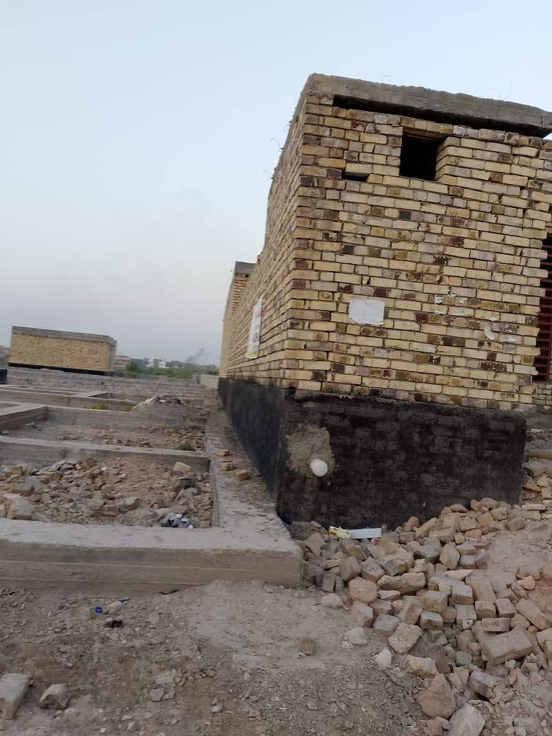 هيكل للبيع طابو زراعي ام الخيل المساحه 350متر كونكريت مسلح وشغله كله رفت صب مركزي  غرفتين نضام اسويت  وصاله وبراني ومطبخ وصيحيات داخلي وخارجي مناور وقريب للشارع العام وركن ع شارعين بناء درجه اولى قلعه مو هيكل السعر 100 بي مجال قليل سعره أكثر من هذا
