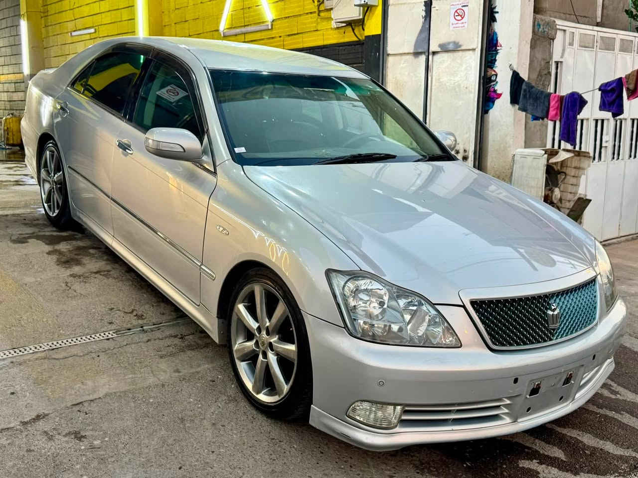 شاهینە بڕاوە 2005 فول بەحری بێ کۆد  82 بێ دوکەل کامل مەسرەف  4 دوگمە سەلاجە و پەردە و مەرکەزی 4 کوشن کارەبا و جلد و هیتەر ***********
