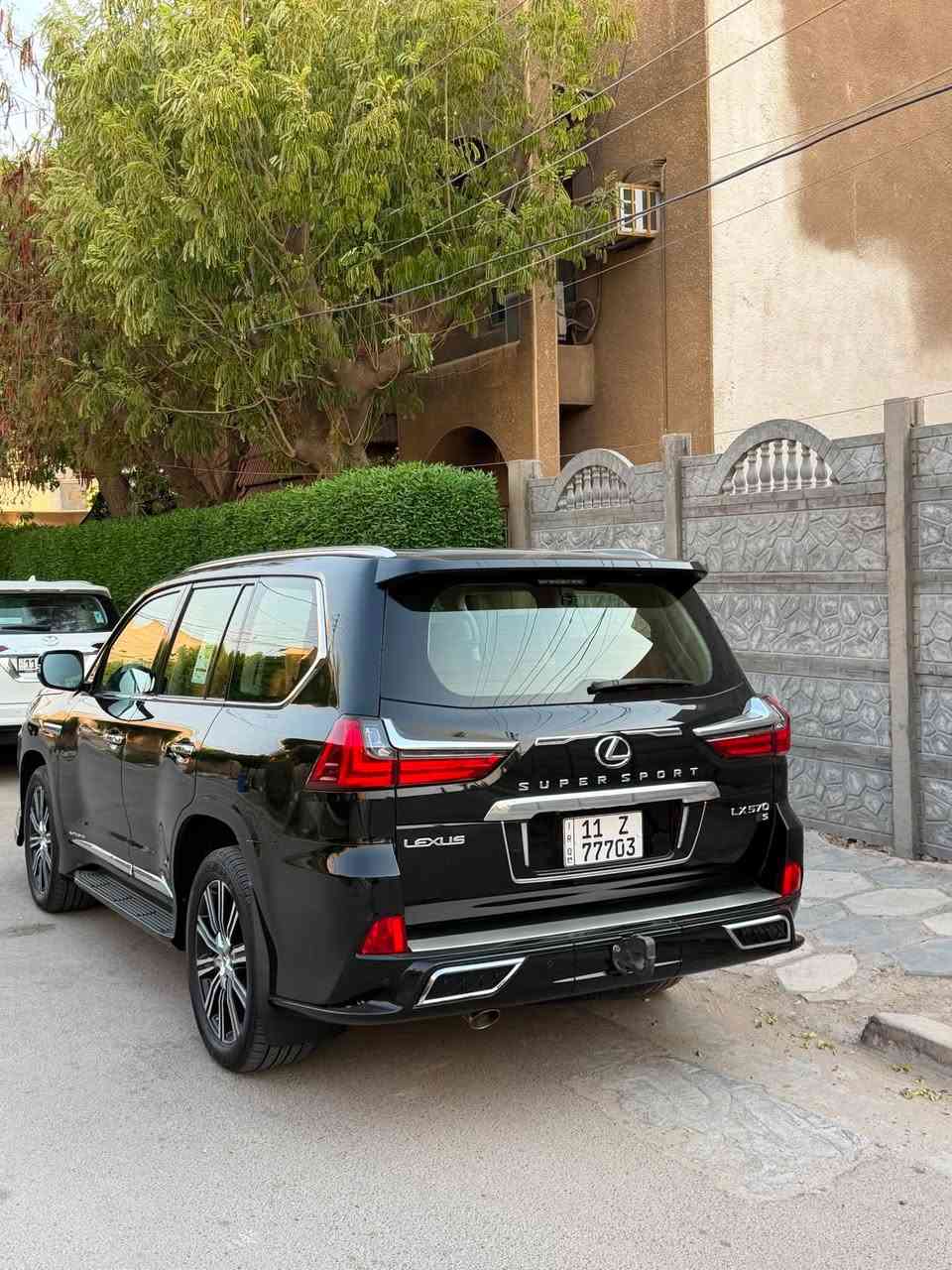 لكزز سبورت 2021 Lx570 ماشيه 19 الف كيلو جديدة جداً
كفاله عامه السياره من الخدوش و الرصعات و البارد و التبديل مغلفه ppf 

السعر على الخاص لل استفسار الاتصال 
          ***********
