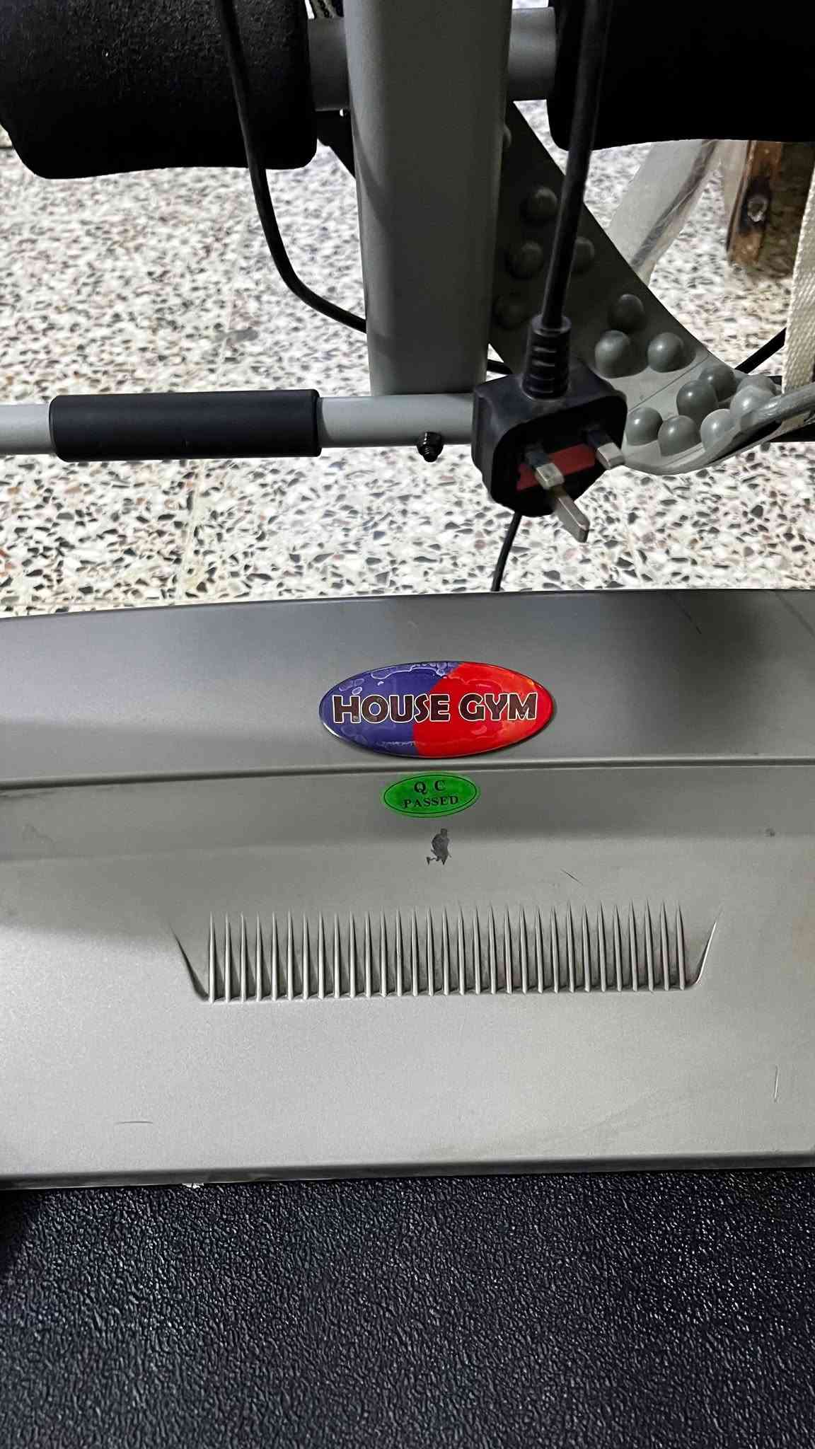 ***********
جهاز جري دبل ماطور جبلي يتحمل وزن 150 كيلو وبيه جهاز رجاج لتذويب دهون الخواصر وبيه سماعات وبيه اواكس وبيه قياس نبضات القلب وبيه عداد سرعه جهاز جديد بعده بالعافيه على الياخذه مكاني بغداد جميله الي يريده يتصل وموجود وتساب ***********
