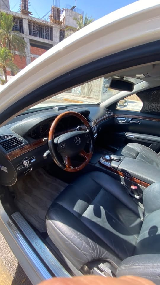 السلام عليكم.
مارسدس S350 اس كلاس محرك مرغوب سته سلندر  2008
السياره. كير محرك صدر  كله كفاله عامله  
السياره مصروف عليها و  بل حقيقه احلى من الصور بهواي 
مواصفاتها هيه رائاسي بعد 
كشنات جلد  تدفئه تبريد  تحكمات كهرباء 
تبريد ثلج 
حساسات امامي خلفي و كامره و بيها ميزه الركن التلقائي  
منضومه زنون 
سماعات منضومه اصليه  و دمامات 
السياره جكات تصعد تنزل و متحس بل طسات 
السياره تايرات جدد و وياله ميباخ اصلي نصبتها احلى من خواتها 
٣قطع تبريد و شاشه تحكم ماوس  و كلشي بل شاشه تتحكم بيها السياره نضيفه  و مابيها نقص  
 بيها صبغ مكانات ٥ قطع  اثر طخات و شخوط  السياره بدون حادث  
  للتواصل ***********  خابرني و اتدلل  مكان السياره اليرموك
