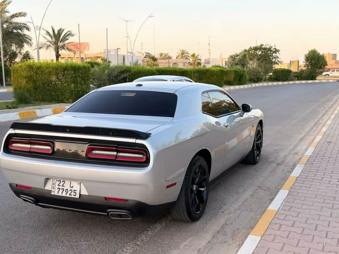 السلام عليكم ..
جالنجر موديل ٢٢ sxt اللون رصاصي 
ماشية ٤٠ الف وقابل للزيادة السيارة بريحة 
الشركة .. رقم اربيل.. حادثها بدون دواخل جاملغ وباب السائق والبنيت محدث
كلشي بيها جديد عل وضع الشركة  ..
حدادية .. صدر .. كير .. مكينة تبريد كفالة 
تخم تاير جديد   
شاشة وسط كار بلي 
كرسي كهرباء وباقي مواصفات SXT المعروفة 
مكانها تكريت *********** 
السعر ١٨٠ وبيها مجال
