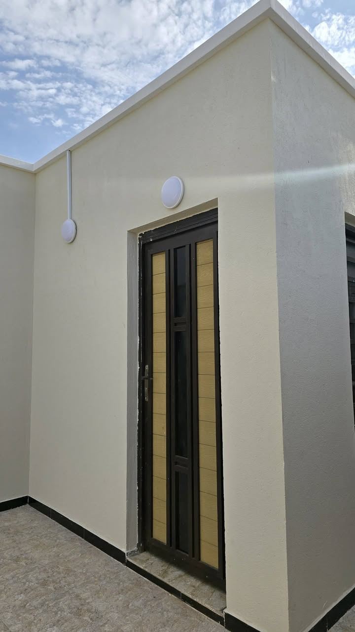 دار • ٢٠٠م • مسبح