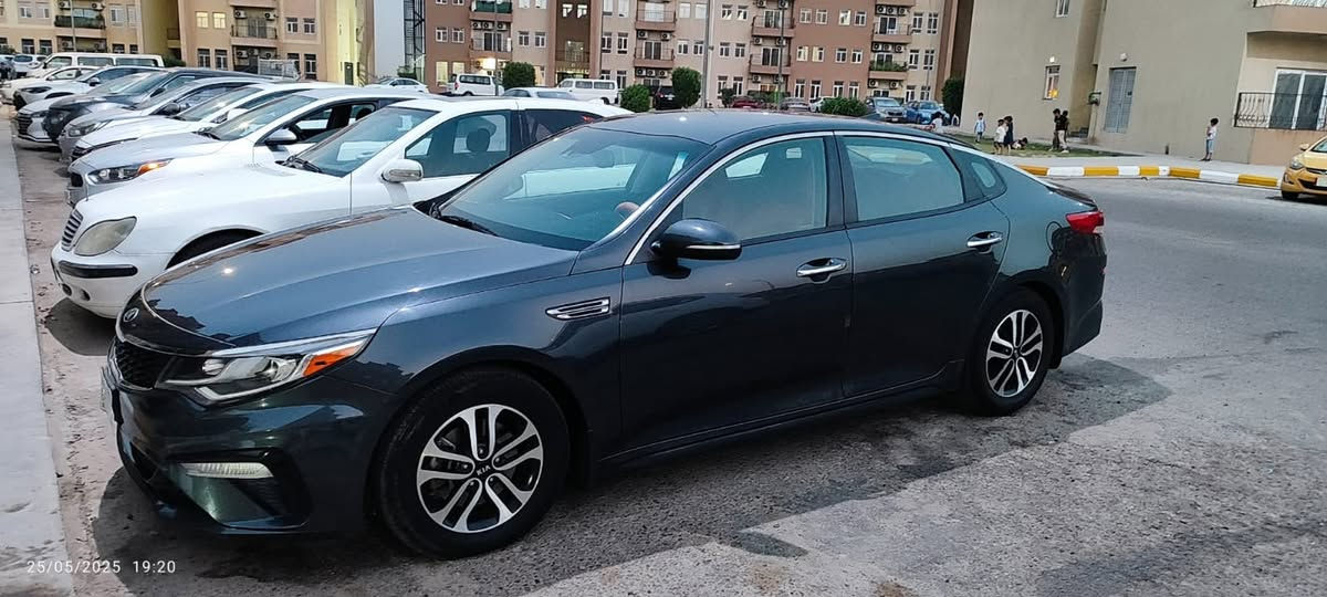 السلام عليكم
للبيع كيا أوبتيما موديل 2019 وارد امريكي رقم بغداد الجديد  سنويه لغاية 2031 لون رصاصي فول مواصفات ماعدا البانوراما ضريتها باب وجاملغ خلفي الجهه اليمين والسونار موجود رايدها ب12200 مكان السيارة بغداد / العامريه للاتصال على الرقم 
***********
