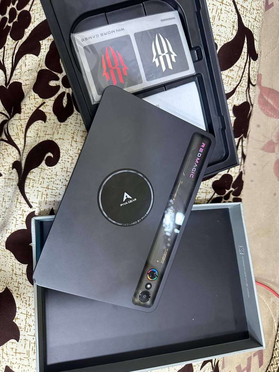 ايباد ريد ماجيك استرا 512 نسخه عالميه 165 هرتز
ايباد كلش بي ملاحظه وحده بينه بالصوره
ملحقاته كفر +كيبل اصلي كارتون
سعره 875 قفل ايباد 512 مو 256 رقمي ***********
