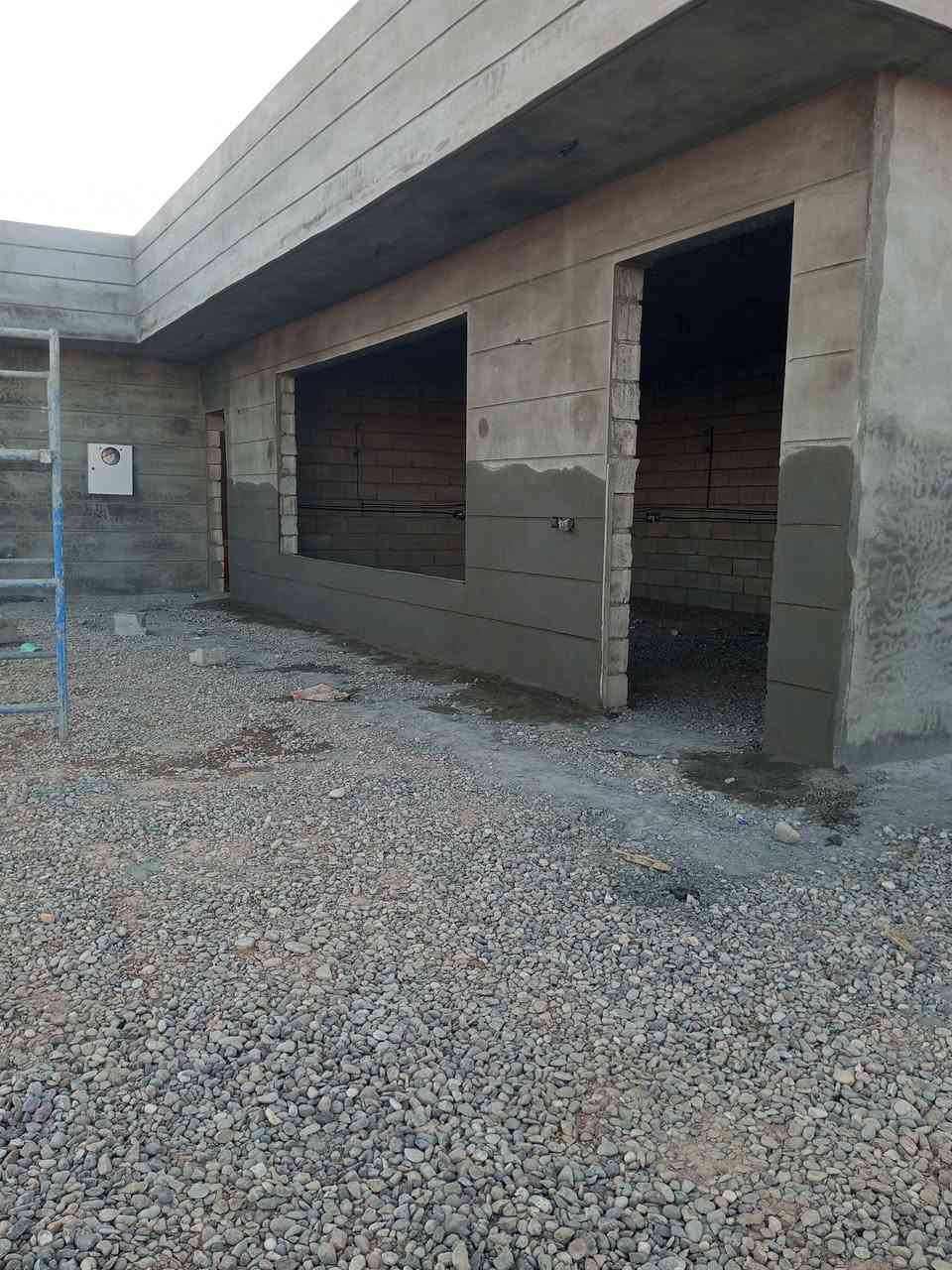 لباخ سمنت وجص • صب اساسات • تنصيب شبابيك