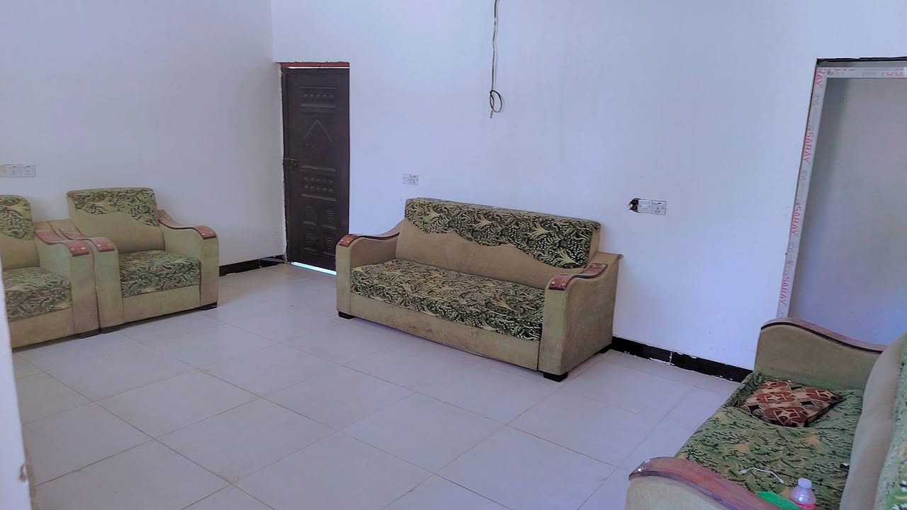 السلام عليكم للبيع  دار استراحه المساحه 200متر سند 25 غرفه نوم ومطبخ حمام داخلي وخارجي حديقه شارع صب مي كهرباء كلها كامله  العنوان صويره طريق بيت حسوني قرب 
 فراس عبد الامير  السعر52 وبيها مجال 
*********** ﷼ ***********
