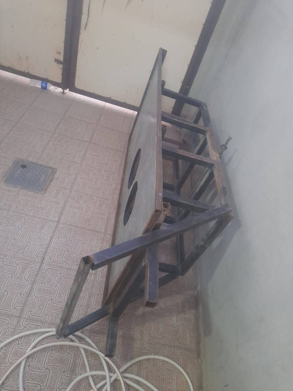 باب حوش تكة وربع حديد ثقيل كلش قياس الارتفاع مترين و25سم.. عرض متر و20سم..  السعر 110
عربانة فول ولبلبي حديد ثقيل كلش السعر 160
كتر قص حديد وخشب السعر 60
عنوان الانتصار شارع 60 خلف اسواق الخضراءء
