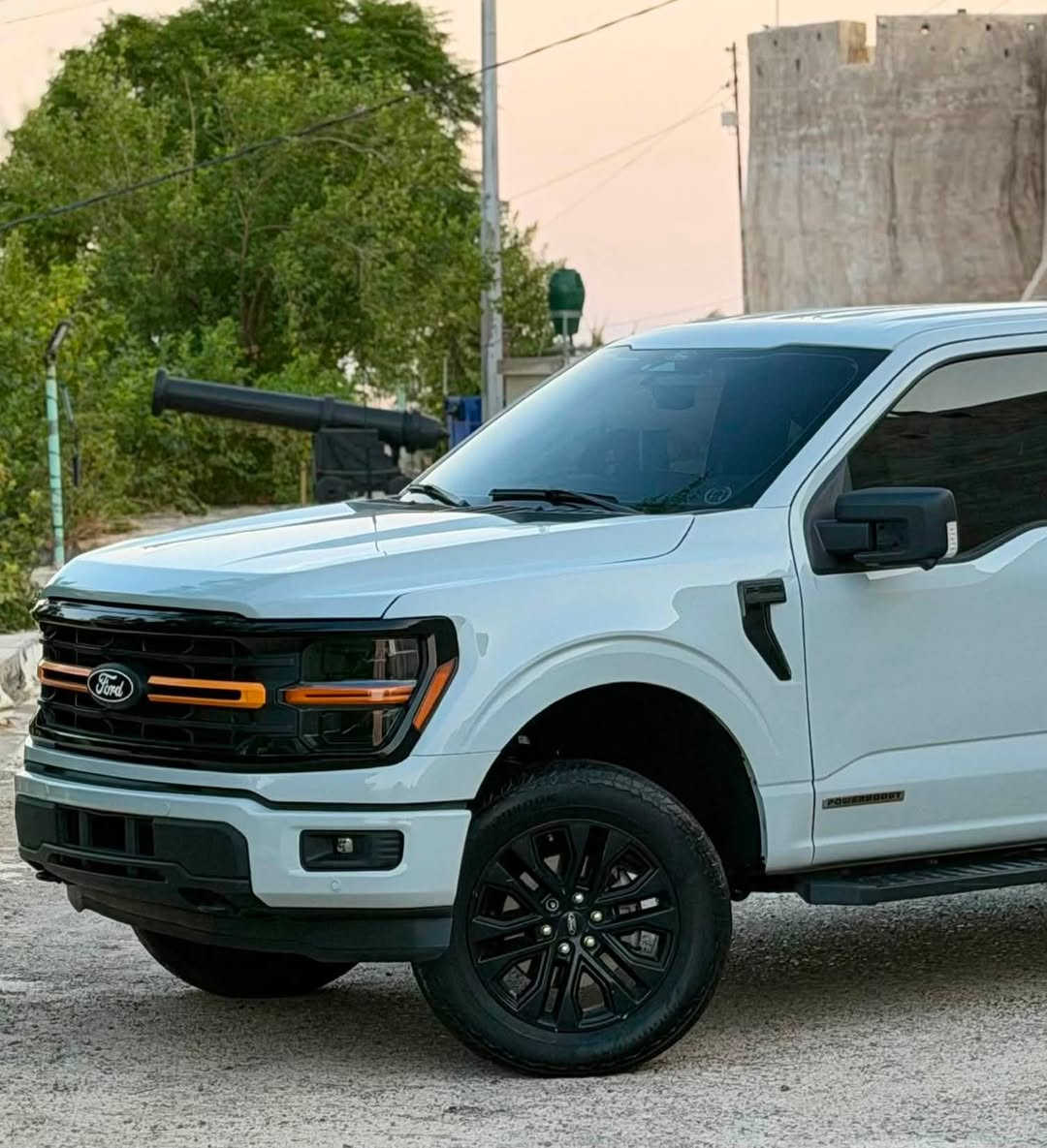 عربی ـ كوردی
F-150 هایبرد 2024

اللون : سموك

فۆرد F-150 مۆدێل 2024- Hibrd 

فول فول مواسەفات تەنها پانۆراما نیە .

🔹بزوێنەر 3.5 V6) Power Boost - توين تۆربۆ )

هێزی 455 هۆرس پاوەر . 

🔹بزوێنەر مرغوب و ئیختساد بۆ هەموو جۆرە بەنزینێک کێشەی نیە . 

🔹ماوەی رۆشتوو : 17 هەزار .

‎مواسەفات سەیارە /

🔸 هایبرد

 🔸گێر لە عەرز.

🔸دەرگا گەورە بۆدی کورت 

🔸4 * 4 دبل اكسل

 🔸دوو ئینج بەرزی شەریکە  Leveling kit 

 🔸ئۆتۆ پارك.

 🔸ئۆتۆ ستار ستۆپ.

  🔸ئۆتۆ هۆڵد.

🔸گێچ كامل ئەلیكترۆنی

🔸 كۆدی دەرگا

🔸 شەحن وەیار لیس

🔸دبل گزۆز - گزۆز راپتەر .

🔸شاشە گەورە 12 ئینج .

🔸كوشن سەكن و سایەق كارەبایی .

 🔸كوشن تەبرید.

🔸دژە خلیسك و قفلی ئەكسل

🔸گێر ئۆتۆماتيك 10 نمرە .

🔸5 کامێرا و 360 پلە . 

🔸 بصمه .

 🔸بریك بصمە

🔸شەغال.

🔸 رادار 360 پلە .

🔸 خەتی جادە .

🔸6 مۆدی لێخورین . 

🔸نیزامی Apple CarPlay & Android Auto

🔸لەگەڵ  SuperCrew .

🔸لایت LED . 

🔸فوول Auto ، LED لەگەل سورانی تایەکان  .

🔸پشت و پێش حەساس . 

🔸ویل لاریات .

🔸ئاوێنە رادار و دژە فوول .

 🔸لایت و فول ئۆتۆ .

▫️زۆر مواسەفاتی تر تەنها پانۆراما نیە .. 

🔷بێ مەسرەف هەموو شتێک بەشەرت . 

🔷رەقەم کاتی کوردستان . 

🔷نمونە لە جوانی بێ قەپ و قۆپ . 

♦️جاملغی پێشەوە لای سەكن دوو شوێنی زۆر بچوكی كارتە لەگەل دوو بست لە بۆدیەكەی بۆیاغە باێ ناو گرتن بێ شانسنی بێ شوخت بە شەرتی رەقەم .

 

رەقەم كاتی ٣ مانگی لەگەڵدایە.

نرخی : 390$ گەڵا و معامەلە . 

ژمارە موبایل و واتساپ  :*********** 

—————————————————————

فورد F-150 هابرید (Hybrid)

اللون: سموك 

فورد F-150 موديل 2024 - هابرید (Hybrid)

فول مواصفات عدا البانوراما.

🔹 المحرك: 3.5 V6 (باور بوست - توين توربو)

قوة 455 حصان.

🔹 محرك مرغوب واقتصادي، يقبل جميع أنواع البنزين بدون مشاكل.

🔹 الممشى: 17 ألف.

مواصفات السيارة:

🔸 هابرید

🔸 گير أرضي (منقلة گير في الكونسول الوسطي)

🔸 كابينة مزدوجة (سوبر كرو - SuperCrew) مع حوض قصير

🔸 دبل اكسل (4x4)

🔸 ارتفاع وكالة 2 إنش (Leveling Kit)

🔸 بارك آوتوماتيك (Auto Park)

🔸 نظام توقف المحرك الذكي (Auto Start-Stop)

🔸 نظام التثبيت المؤقت (Auto Hold)

🔸 شاشة عدادات كاملة إلكترونية

🔸 بصمة أبواب (رقم أو كود سري على الباب)

🔸 شاحن لاسلكي (Wireless)

🔸 دبل صالنصا (گزوز) - عادم رابتور

🔸 شاشة كبيرة قياس 12 إنش

🔸 كراسي السائق والراكب كهربائية

🔸 كراسي تبريد وتسخين

🔸 مانع انزلاق وقفل دفرنس (أكسل)

🔸 گير آوماتيك 10 سرعات

🔸 5 كاميرات بنظام 360 درجة

🔸 تشغيل بصمة

🔸 بريك بصمة (إلكتروني)

🔸 إضاءات الطوارئ الجانبية (شەغال)

🔸 رادار 360 درجة

🔸 نظام الحفاظ على المسار

🔸 6 وضعيات قيادة

🔸 نظام Apple CarPlay و Android Auto

🔸 أضواء أمامية LED

🔸 إضاءات أوتوماتيكية بالكامل مع نظام الالتفاف مع العجلات (Adaptive Cornering Lights)

🔸 حساسات أمامية وخلفية

🔸 رنجات (ويلات) لاريات

🔸 مرايا بنظام الرادار ومضادة للوهج (تعتيم تلقائي)

🔸 أضواء أمامية أوتوماتيكية بالكامل

▫️ والمزيد من المواصفات الأخرى، فقط بدون بانوراما..

🔷 بدون أي مصاريف، كل شيء بشرط الفحص.

🔷 رقم أحدث (مؤقت) لإقليم كوردستان.

🔷 نموذج في الجمال، بدون أي دقات أو طسات (خالية من التعديلات).

♦️ ملاحظة الحادث: الجاملغ الأمامي (رفرف) جهة الراكب فيه ضربة كارت بسيطة في مكانين، مع صبغ حوالي شبرين من جسم السيارة (بدون ما يوصل للداخل أو الشواصي، وبشرط التسجيل).

♦️ رقم مؤقت لمدة 3 أشهر

السعر: 39000 دولار ($390) وقابل للتفاوض.

رقم الهاتف والواتساب: ***********
