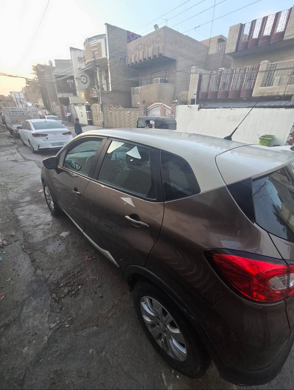 السلام عليكم رينو كابجر للبيع 
السياره مابيهه فقط ضربه وره بسيطه موضحه بصوره 
مكينه ١٥٠٠ تيربو ماشيه ١٠٢ الف السياره لونين بلادي وبصمه وتبريد صدر جديد وكامله 
السعر ٧٨ ورقه 
العنوان بغداد الشعلة 
*********** بغداد, العراق
