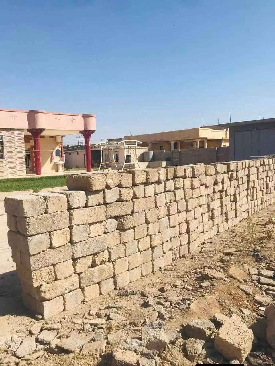 السلام عليكم شعندك شقل گطعيه شي تنضيف بلوك رمل تنضيف و لبخ حفر حجر بناء ي شي خابرني ***********
