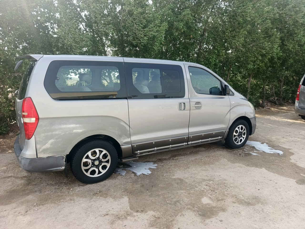 سياره البيع موديل 13معلايه 17 مجول بلاديه  مكفوله من ضربه والكصه بيه صبغ من كورياا حداده جديده وتخم تايرات بسمي تحويل ثاني يوم مصفره من كلشي هىيه وضريبه مكاني بصره زبير سعر 150 وبيه محال  ***********
