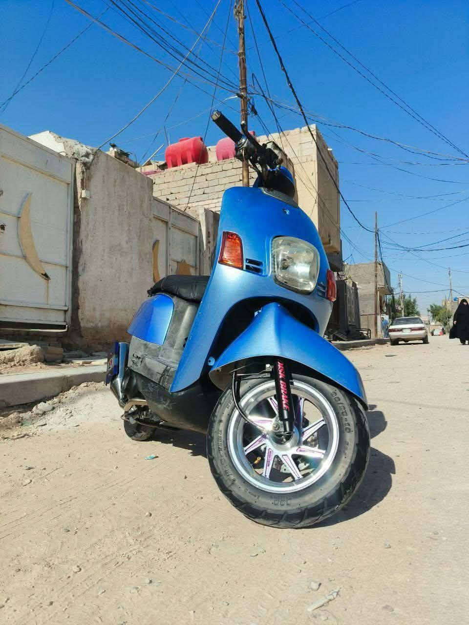 السلام عليكم دراجه بوليس للبيع نضيف صارلها شهرين من طالعه من الوكيل وكيلها العارضي. دراجه نضيفه كلش السعر 800 قفل.. ترهم مراوس 4 كير او دايون. للتواصل ***********
