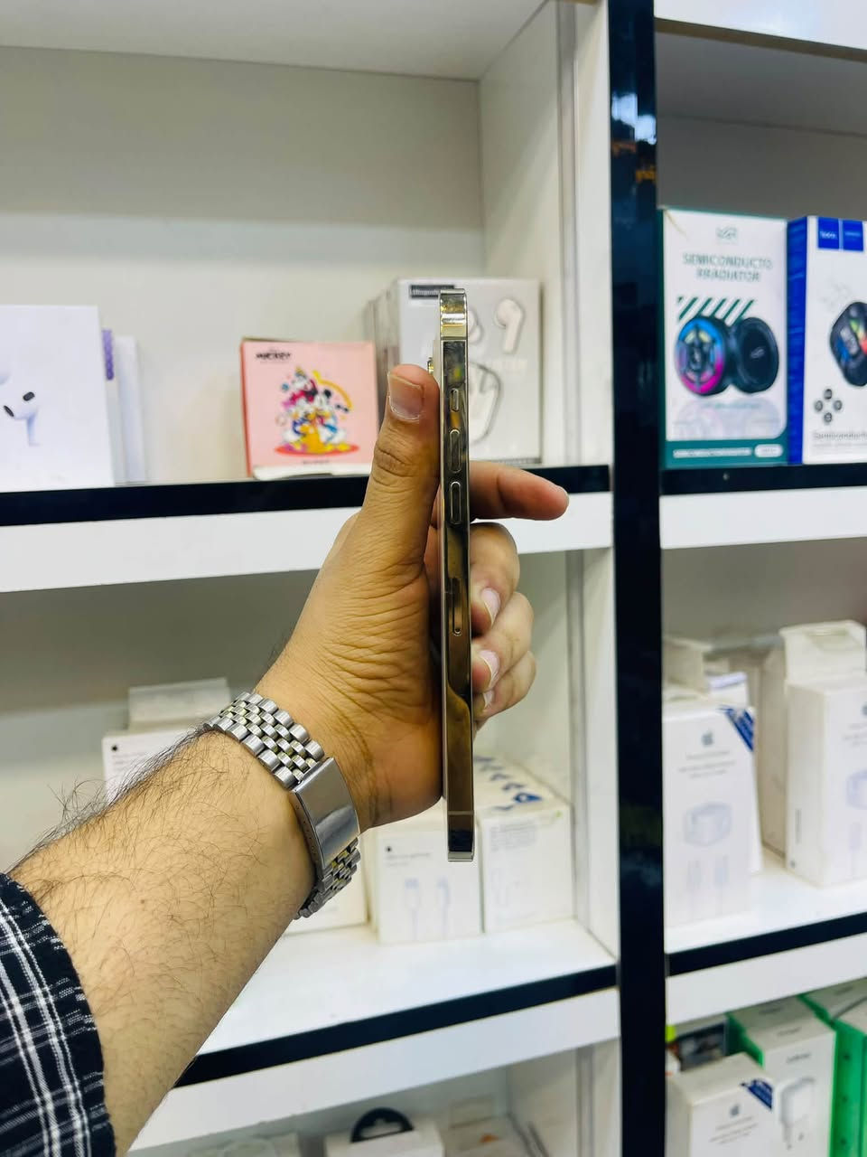 آيفون ١٢ برو ماكس • ٢٥٦ • ذهبي