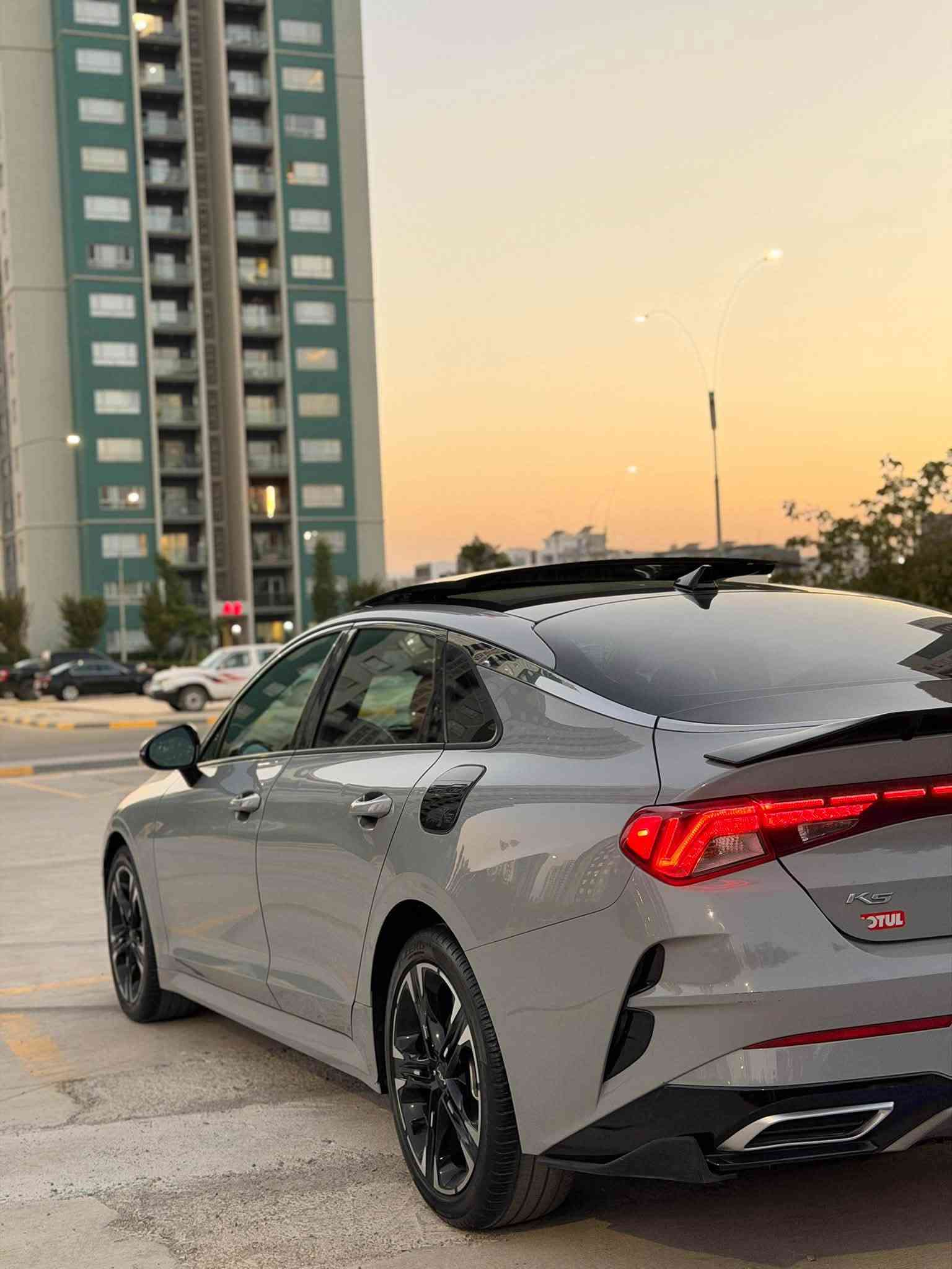 kia k5   gt line  2022  .76 km

سلام عليكم.   کیا جیتی لاین فول فول مواسەفات
سارەکە بەس بۆنیتی بۆیاخە بێ سارد تا بڵێی تازەو جوان ماوەتەوە
فول مواسەفات . رادار پێش . رادار دواوە . رادار تەنیشت کامێرا 
گێر ئۆتۆ. گێر ئادی  . 
٤ مۆدی لێخورینی هەیە. نۆرماڵ . کەستەم .کۆمفۆرد. سمارت 
ناو رەشو و سورە کوشن جلدە کوشن کارەبایە شاشە گەورەیە
 پانورامایە لایت و بەگلایت لیدو عەدەسەیە 
ئۆتۆ هۆڵد برێک بەسمە وایەرلێس جارج 
بە ناو خۆمەوەیە سەنەوی تازەیە گێر و مەکینە و کارەبای و پێشی بە شەرت   نرخی ١٥٥ مەعمەلەیکی زۆر کەم *********** 
*********** وەتسئاپ 

سلام وعليكم 
كيا K5 GT Line فول مواصفات
بس بونيد صبغ سياره بالحقيقه احلى من الصور
سعر 155 وبي مجال بسيط

نص مكتوب في الصور:
- ***********