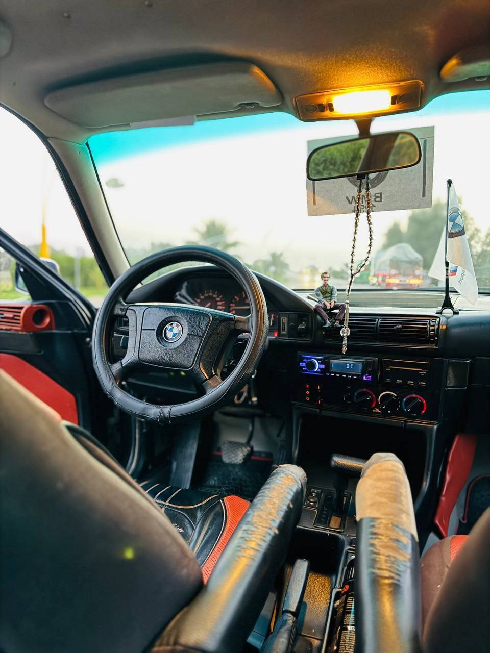 السلام عليكم
‏🚘 للبيع BMW 525i 🇩🇪 موديل 1994
‏🇯🇵 أصل وارد يابان — بدون سلايد
‏🔹 مكينة مسكر عدل كفاله
‏🔹 كير أوتو، كفالة
‏🔹 رقم سليمانية، إنكليزي، تحويل ثاني يوم
‏🔹 صبغ عام جماليه فقط، ومكفولة من الضربة
‏🔹 دواخل نظيفة ومرتبة
‏🔹سنتر لوك 4 بيبان
‏❄️ تبريد ثلج قطعتين
‏🛞 ويل M حجم 18 + تخم تايرات كله جديد
‏🔧 صدر خلفي وأمامي مشدود قبل 20 يوم كله جديد
‏💡 كهربائياتها كلها شغالة داخل وخارج
‏✨ السيارة ترايها كلش حلوة وناعمة ومرتبة
‏💰السعر 55 وبيه مجال بسيط حك الجيه
 .    العنوان بابل الحمزه الغربي
‏للاتصال : *********** او واتساب
