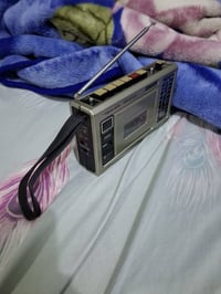 للبيع مسجل وراديو موجتين نوع ريلاستك نظيف جدا السعر مع التوصيل ١٠٠ الف...