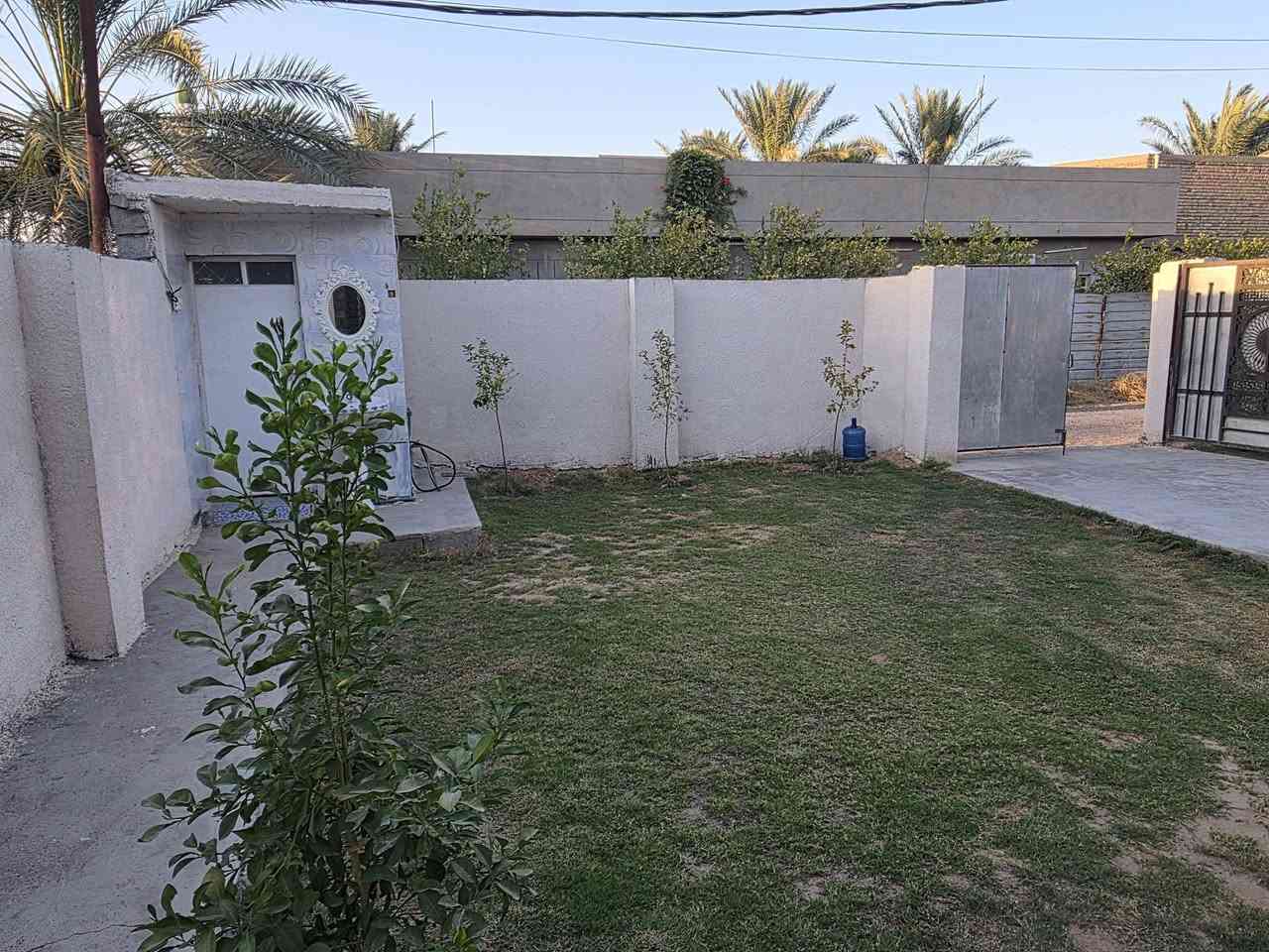 السلام عليكم ورحمة الله وبركاته 🫱🏽‍🫲🏻
متابعينا الكرام 👥
دار للبيع🏠 المساحة 400متر الواجهه16نزال 25و20سم يحتوي الدار على غرفتين وصاله5×9 وهول ومطبخ وصحيات داخليه وخارجيه وحديقه كبيره 🏞
موقع مُمَيز جداً 🌹
العنوان: التاجي حصيوة ومزرفه قرب جامع الفتاح العليم🕌
للاستفسار الاتصال على الارقام الاتيه كورك: ***********📞📞
اسيا: ***********📞📞
#مَكتب_ديرتنا_للعقار 🏢
#بإدارة_احمد_ابومصطفى 🌷
#تواصلوا_معنا🌷
