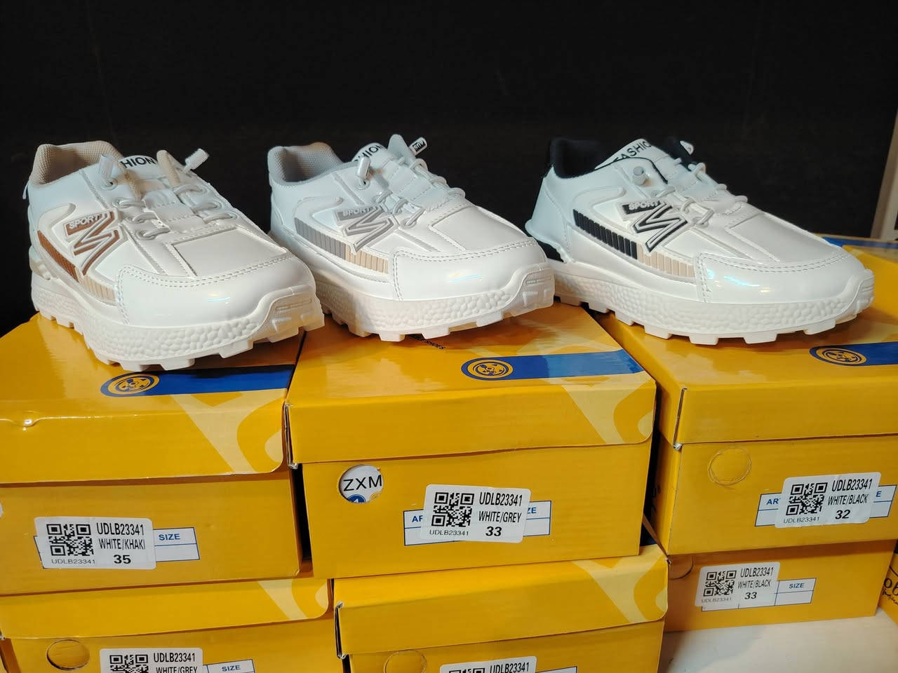 🔥 وصل حديثًا 🔥

👔 قميص رجالي مقلم
👕 قميص ماركة CARVO فول ليگرا
👖 بنطرون جعب رجالي
👟 أحذية شبابية رجالية

📍 متوفر الآن في المحل 
📍 الموقع: قرية تلول ناصر – مفرق الشويرات – جوار أبو مالك للاستنساخ.

📞 للاستفسار:
يرجى مراسلة الصفحة، أو الاتصال على الأرقام التالية:
***********
***********

