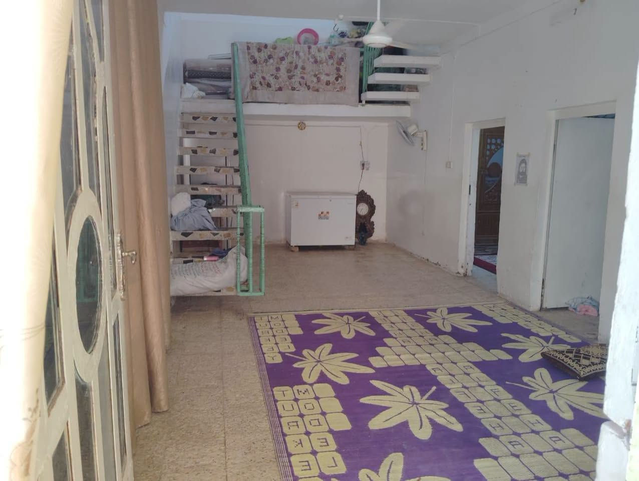الدار للبيع المساحه 232 متر طابو زراعي سند 25 الموقع شارع علي قماره مقابل الحسينيه الشهداء يتكون من غرف نوم ثنين وستقبال وصاله ومطبخ مجمع صحي خارجي وداخلي وطارمه وممرات داير البيت وحديقه صغيره بناء طابوق وبلوك السقف شيلمان عكاده أي استفسار إتصال على الرقم التالي واتساب ***********
أو مراجعة مكتب ابو زهراء التميمي شارع المواكب مقابل حسينية الخزرج الخاص مفتوح
