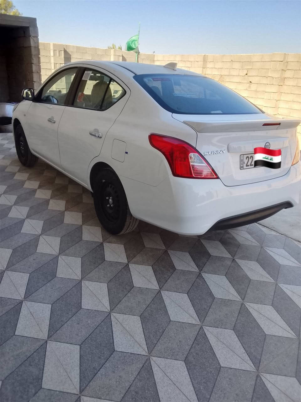 سلام عليكم للبيع سيارة نيسان صني هندي موديل 25 ماشي 4000 سياره زيرو كفاله عامه سياره جاهزه السعر 135 بيها مجال 
***********
***********
